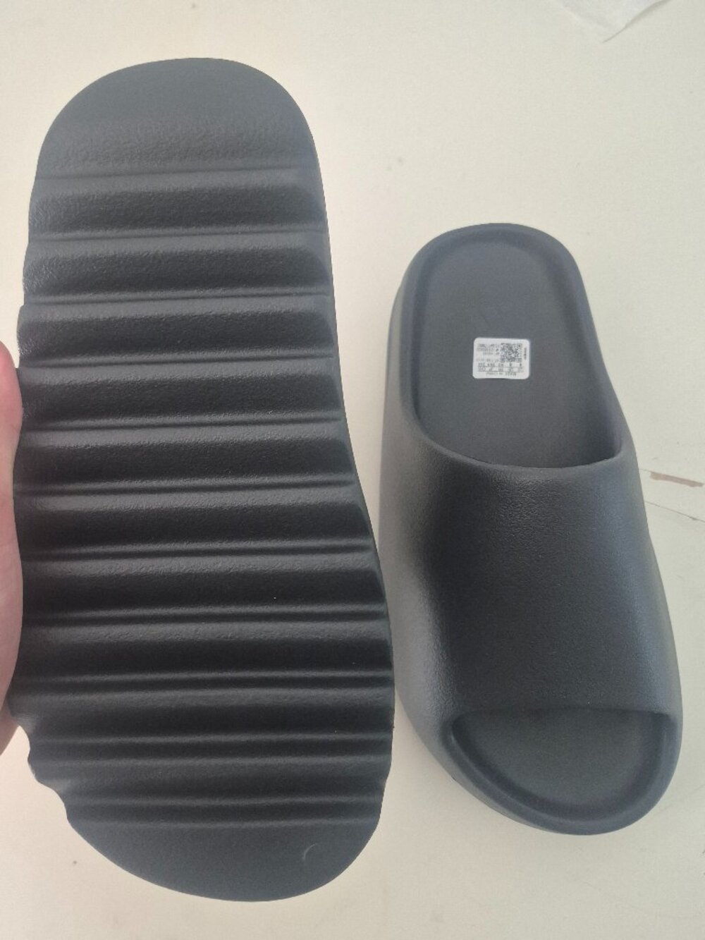 Yeezy Slide YS-01 Onyx Size 8 - New